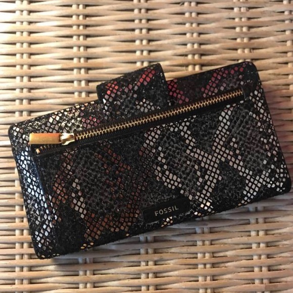 Brand new Fossil leather wallet - Picture 1 of 4